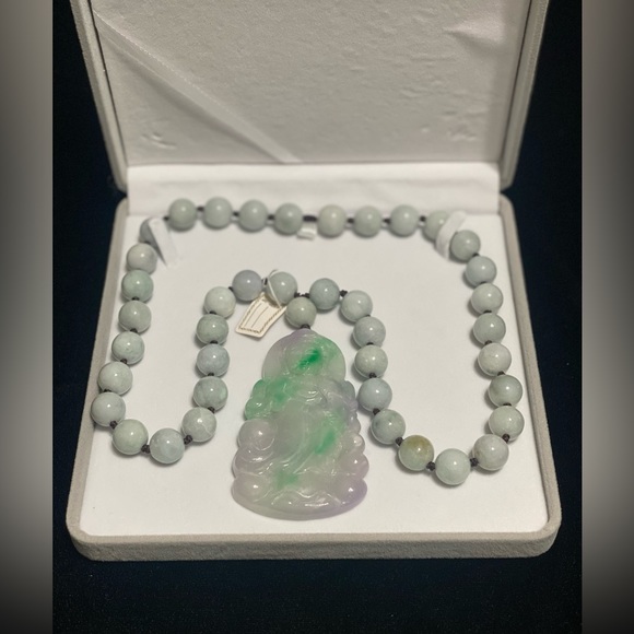 One of a kind! 26inch natural jade necklace with a 3 1/2 inch Guanyin pendant. - Picture 8 of 11